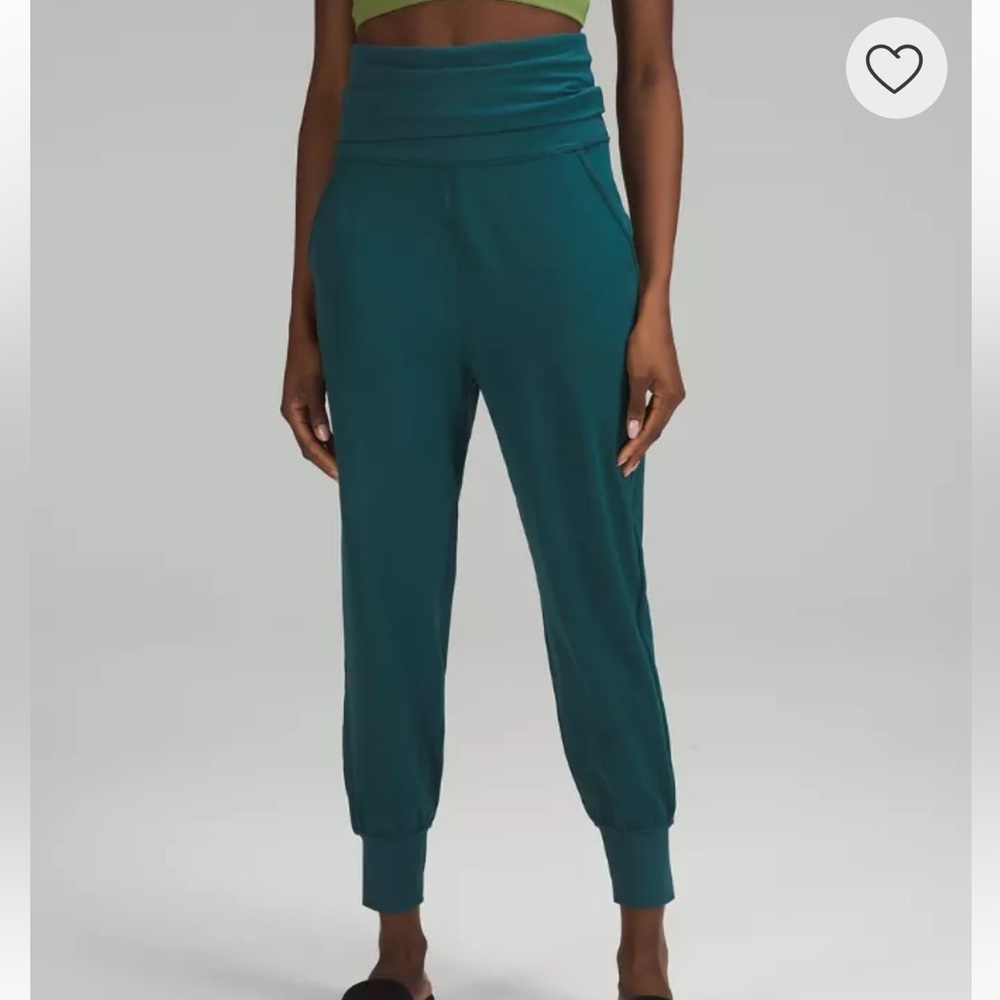 Lululemon align super high rise ribbed waist jogger full length. Size 8.